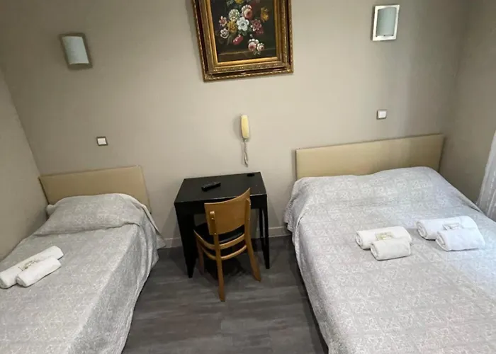 De L'AveyronHotel Pas Cher Paris